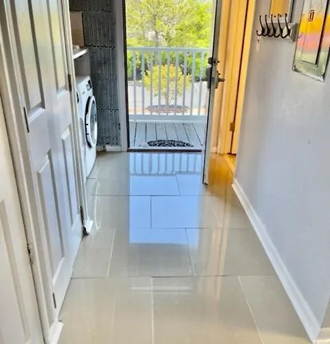 Apartment 300 Robin Dr Walking Distance To