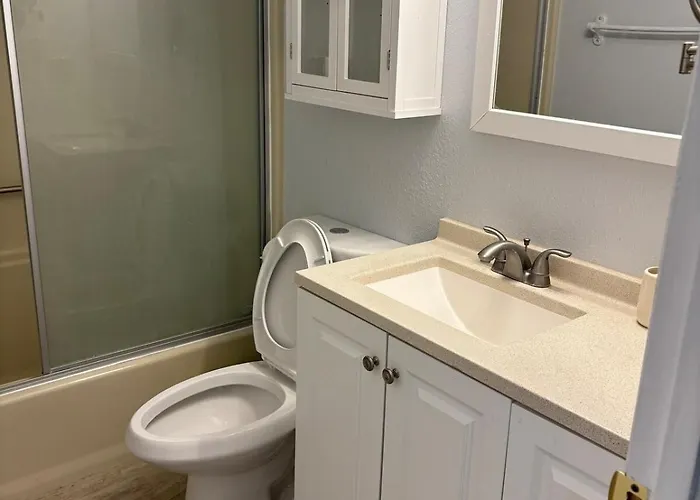 Apartment 300 Robin Dr Walking Distance To