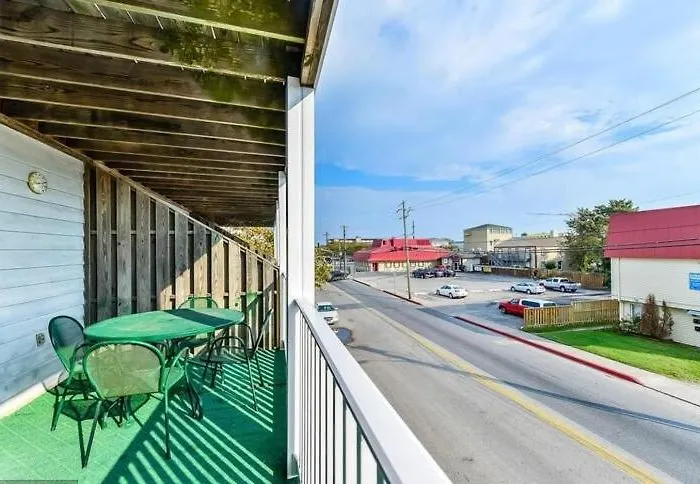 300 Robin Dr Walking Distance To