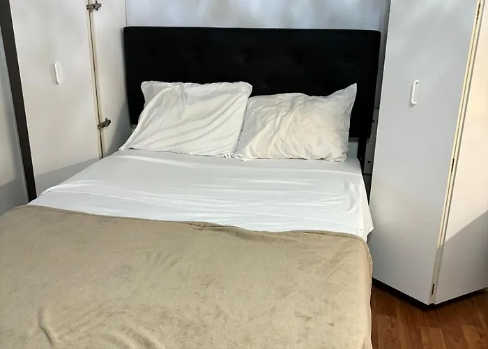 Apartment 300 Robin Dr Walking Distance To *