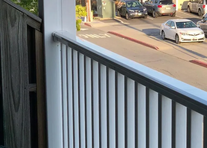 Apartment 300 Robin Dr Walking Distance To